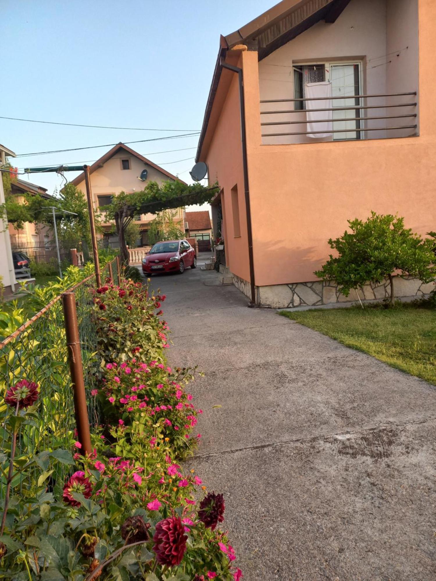 Хостел Traveler'S Rest - Near Podgorica Airport Mitrovici  Номер фото
